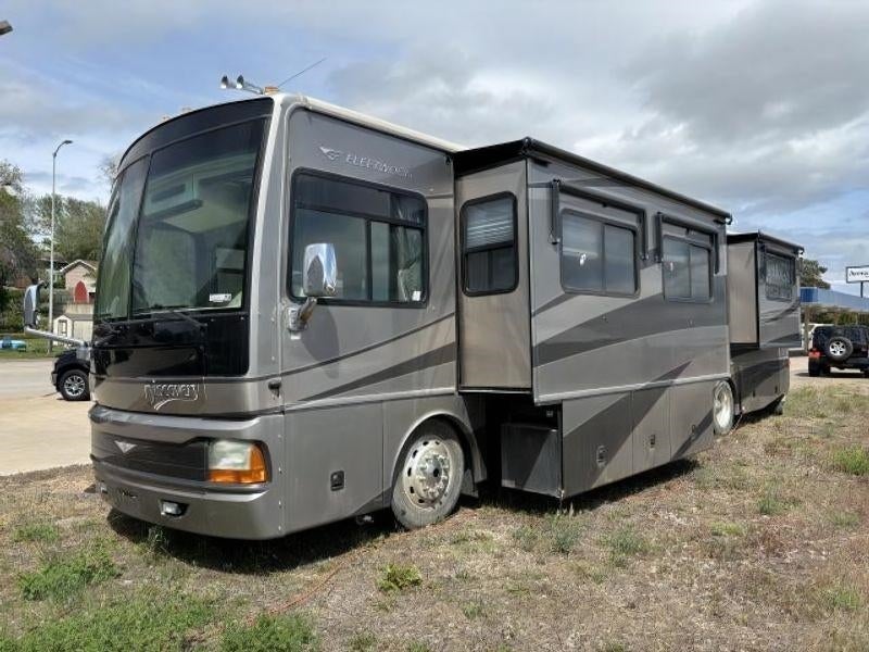 2005 FLEETWOOD Discovery Base