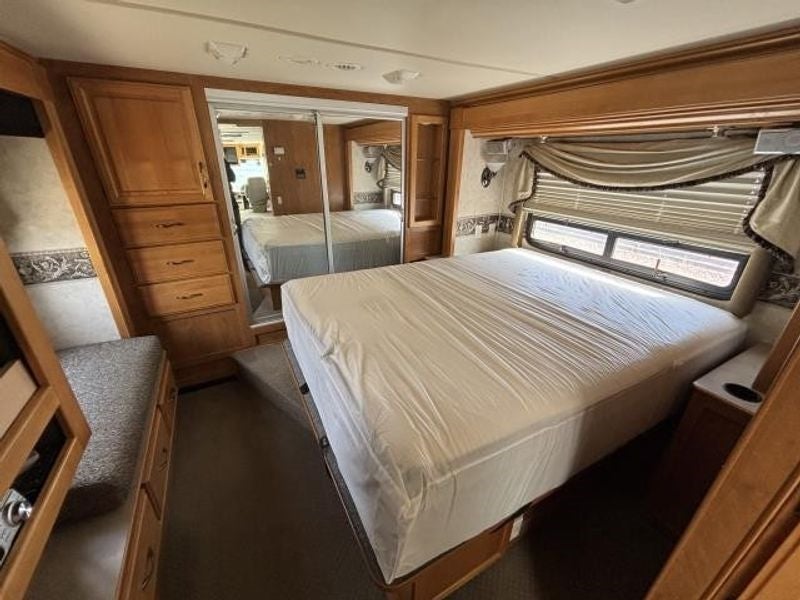 2005 FLEETWOOD Discovery Base