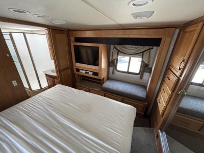 2005 FLEETWOOD Discovery Base