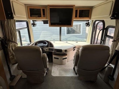 2005 FLEETWOOD Discovery Base