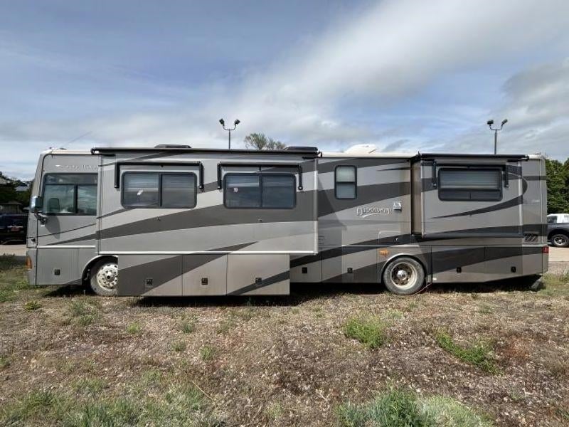 2005 FLEETWOOD Discovery Base