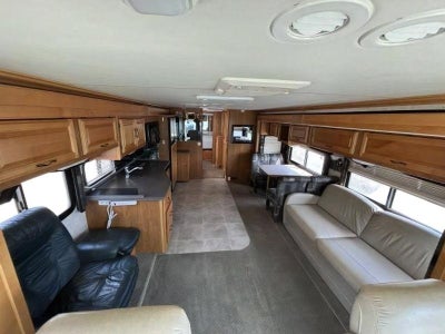 2005 FLEETWOOD Discovery Base