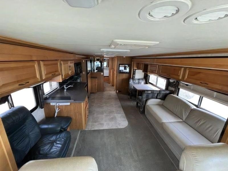 2005 FLEETWOOD Discovery Base