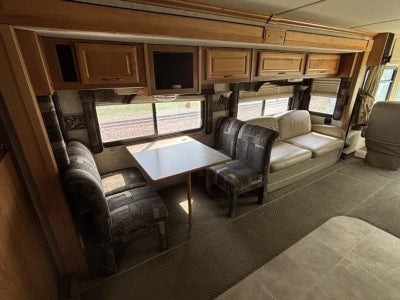 2005 FLEETWOOD Discovery Base